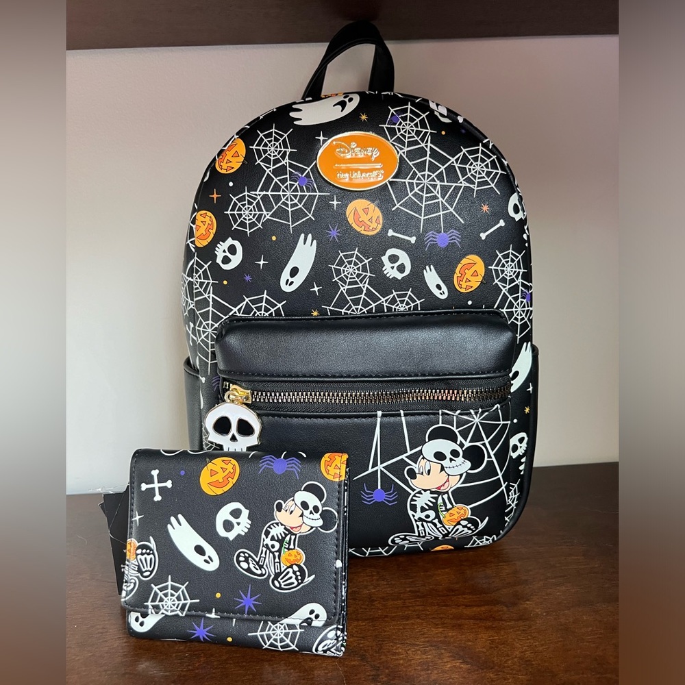 NWT Her Universe Mickey as a Skeleton Glow in the Dark Halloween Backpack